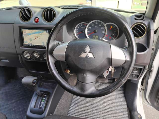 Mitsubishi Pajero Mini 12