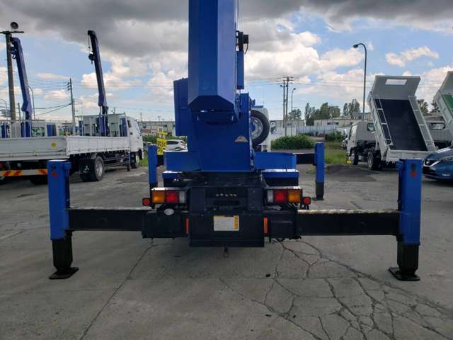 Mitsubishi Fuso Canter 9