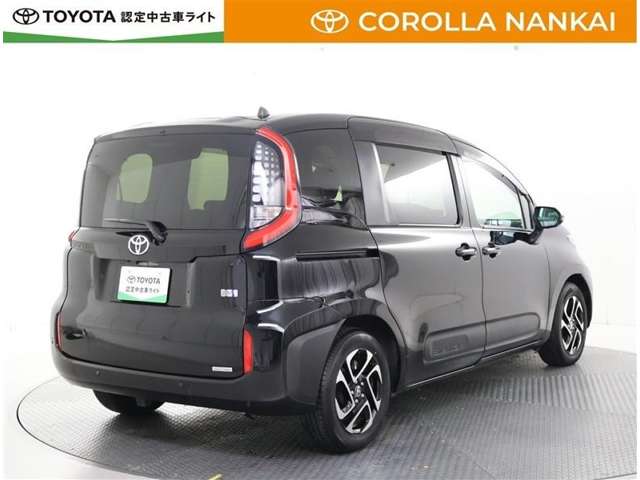 Toyota Sienta 3