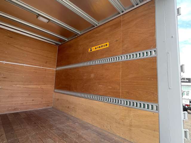 Isuzu Elf 11