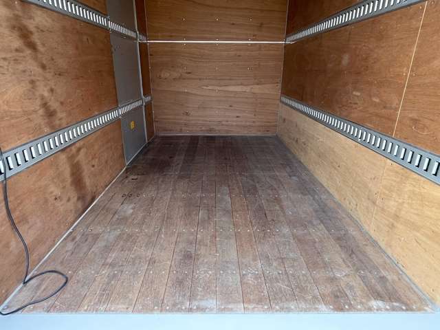 Isuzu Elf 12