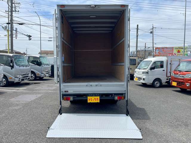Isuzu Elf 7