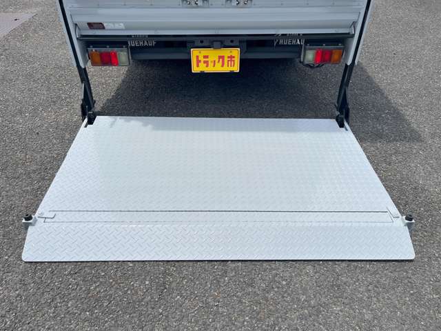 Isuzu Elf 8