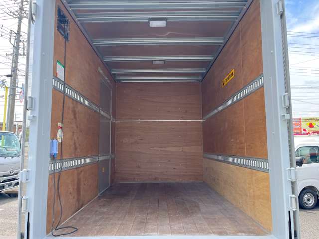 Isuzu Elf 9