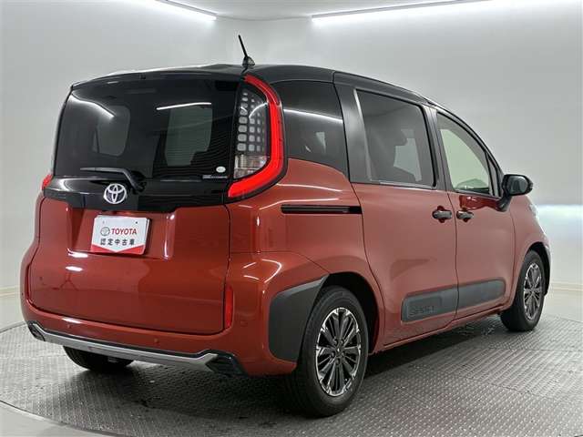 Toyota Sienta 5