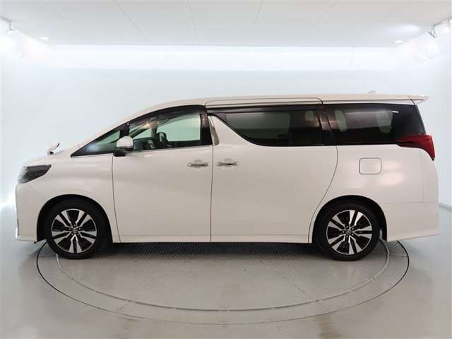 Toyota Alphard 3