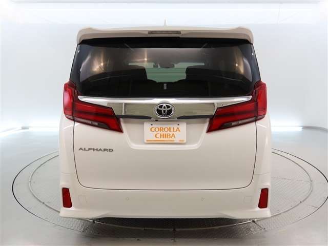 Toyota Alphard 4