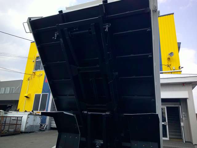Isuzu Elf 12