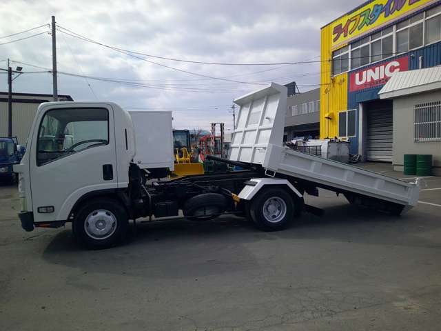 Isuzu Elf 4