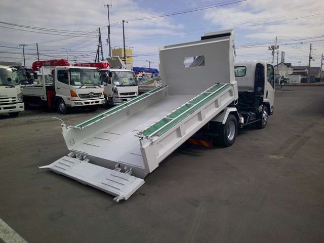 Isuzu Elf 7
