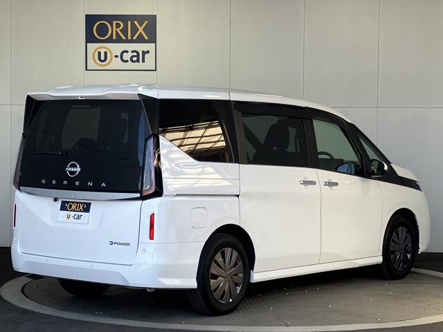 Nissan Serena 4