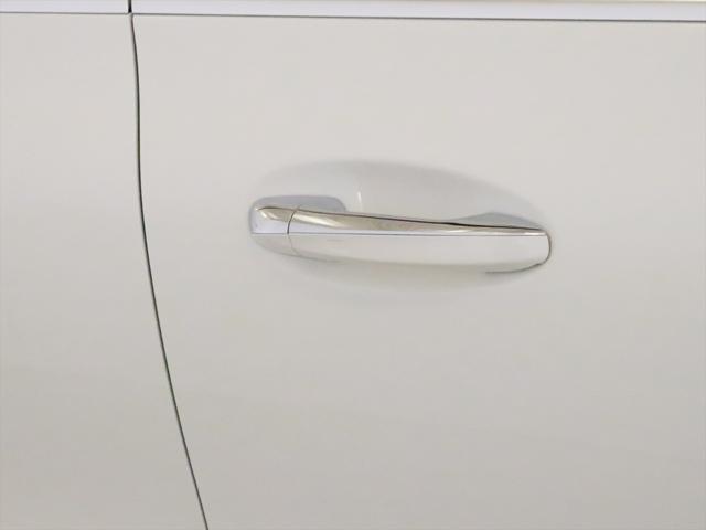 Mercedes-Benz GLA-Class 12