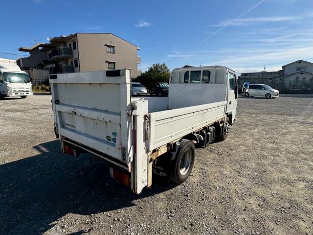 Isuzu Elf 6