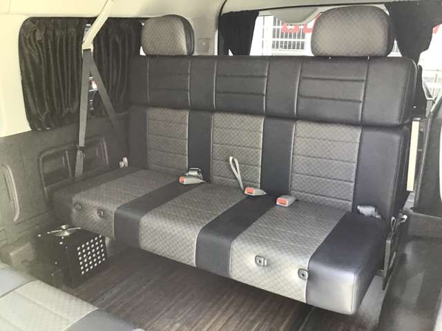 Toyota Hiace 12