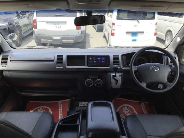 Toyota Hiace 2