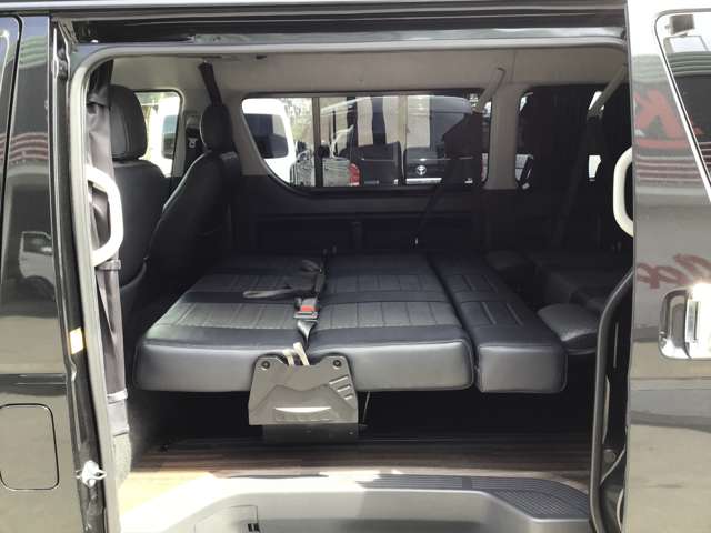 Toyota Hiace 8