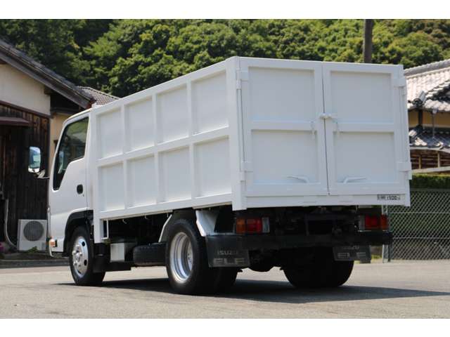 Isuzu Elf 6