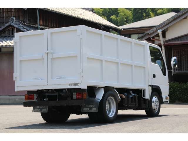 Isuzu Elf 7