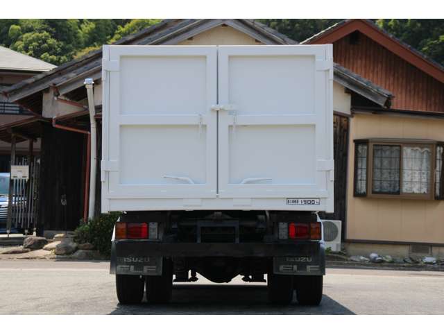 Isuzu Elf 8