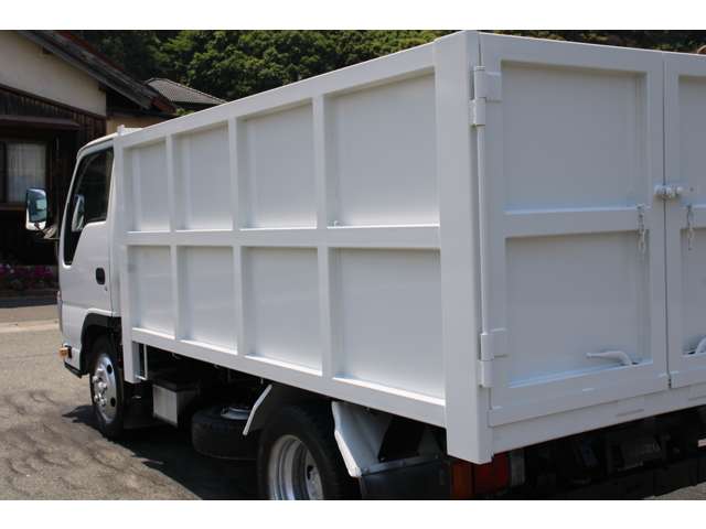 Isuzu Elf 9