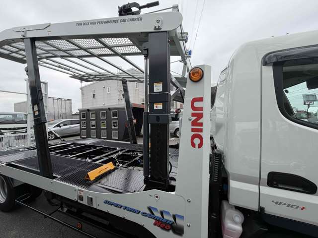 Mitsubishi Fuso Canter 9