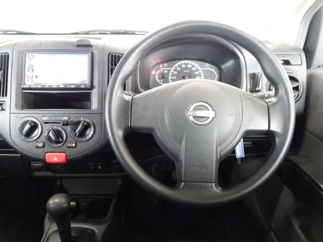 Nissan AD 12