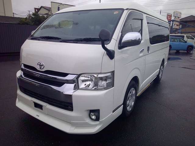 Toyota Hiace 2