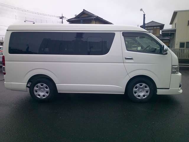 Toyota Hiace 4
