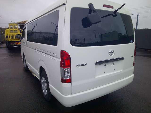 Toyota Hiace 6