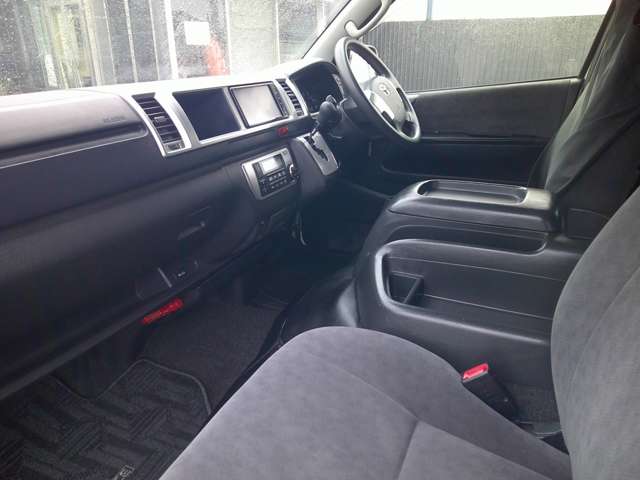 Toyota Hiace 8