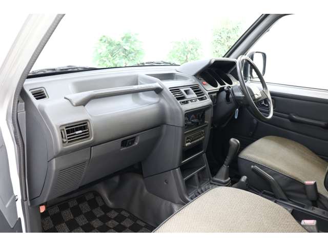 Mitsubishi Pajero 8