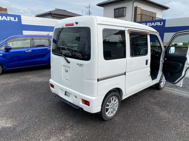 Daihatsu Hijet Cargo 12