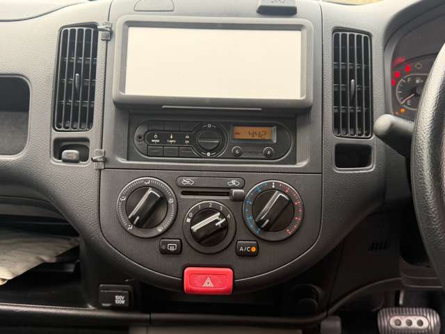 Nissan AD 11