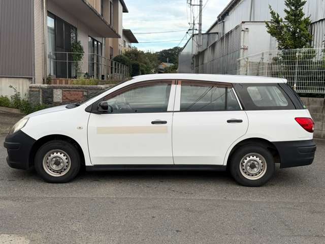 Nissan AD 5