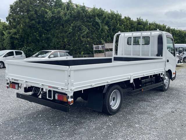 Hino Dutro 9