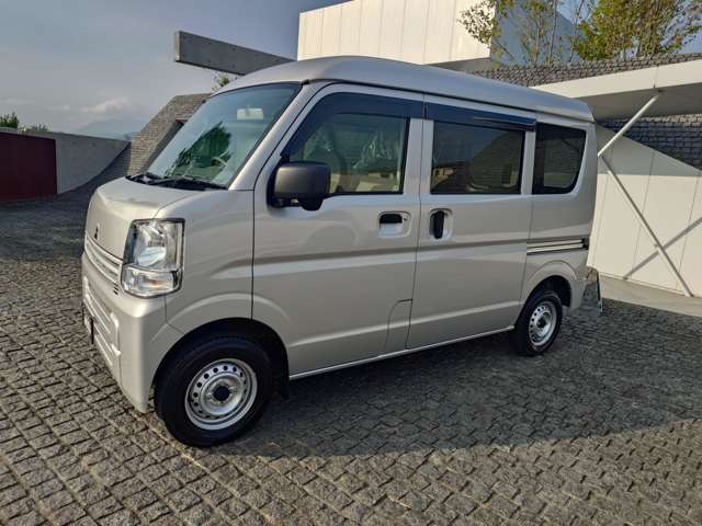 Mitsubishi Minicab Van 2