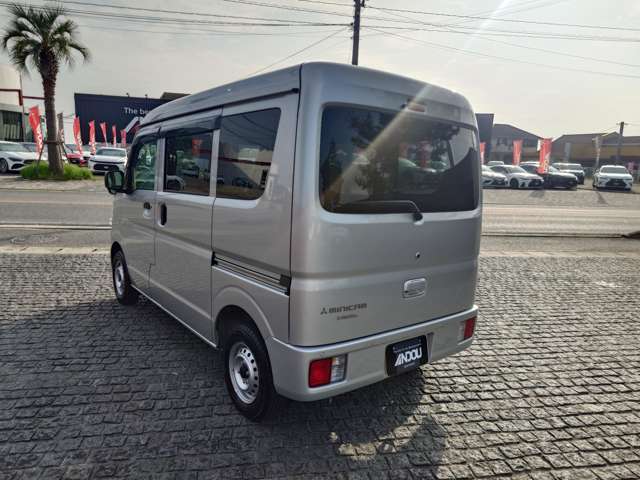 Mitsubishi Minicab Van 3