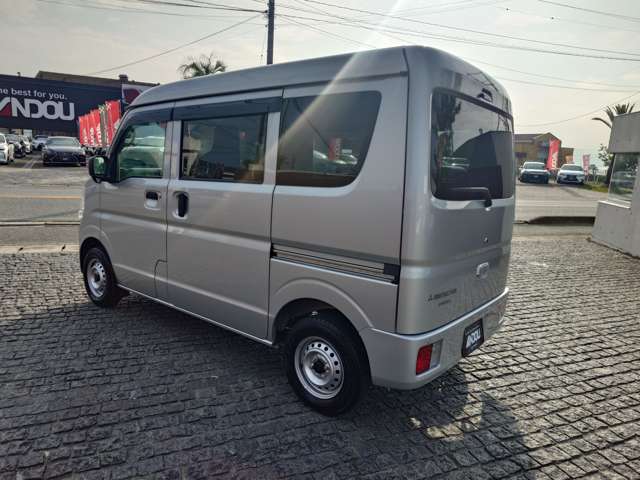 Mitsubishi Minicab Van 4