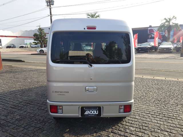 Mitsubishi Minicab Van 7