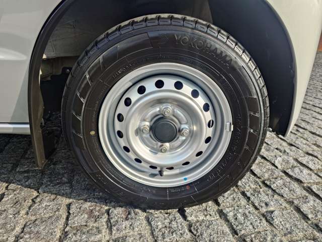 Mitsubishi Minicab Van 8