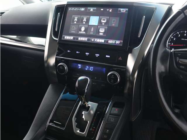 Toyota Vellfire 3