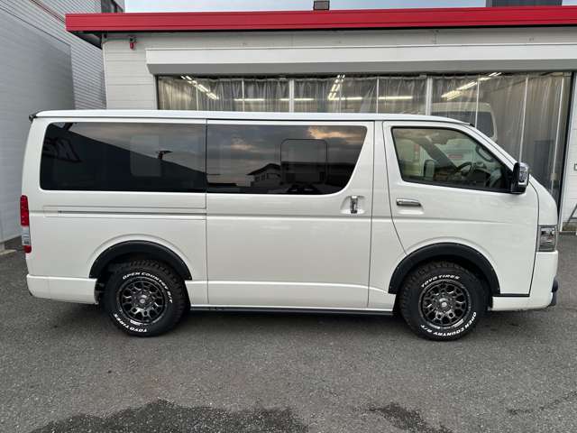 Toyota Hiace Van 4