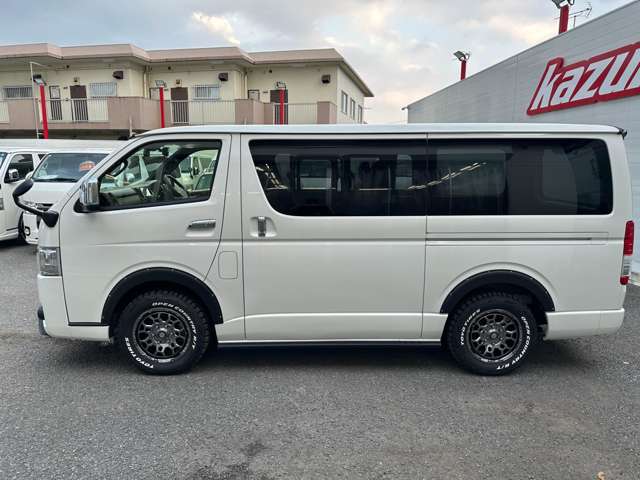 Toyota Hiace Van 5