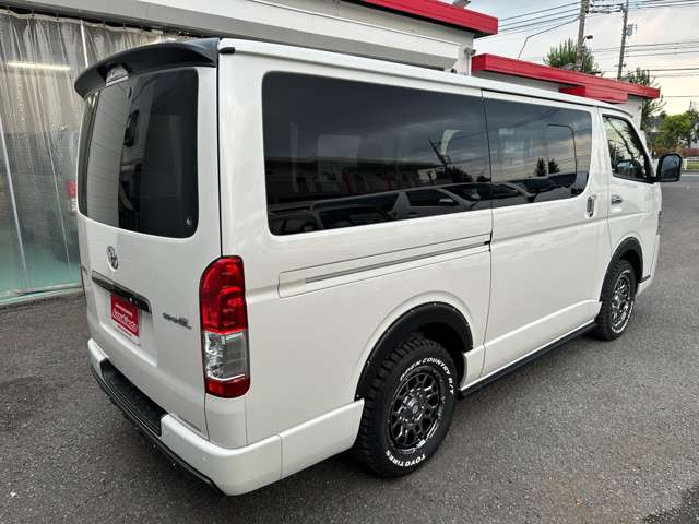 Toyota Hiace Van 6