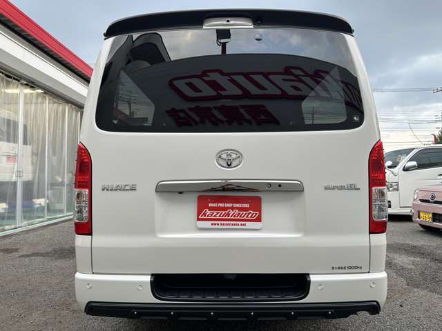 Toyota Hiace Van 7