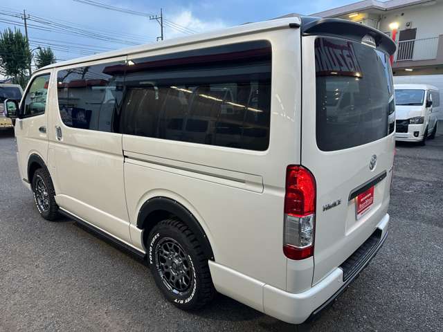 Toyota Hiace Van 8