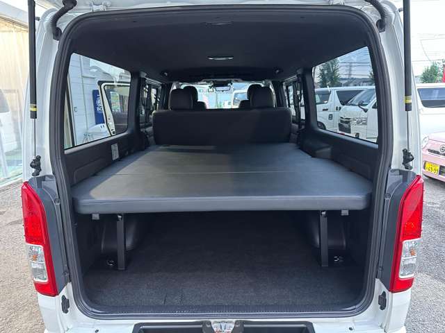 Toyota Hiace Van 9