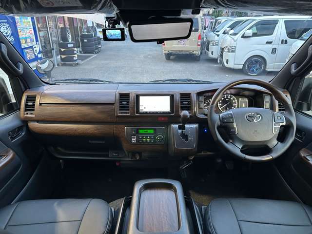 Toyota Hiace Van 10
