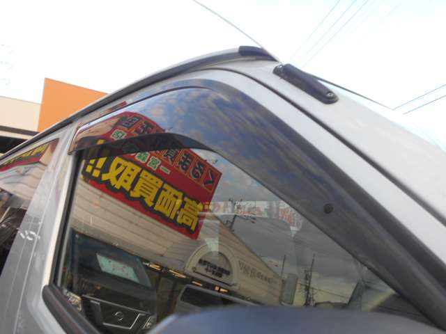 Toyota Hiace Van 11