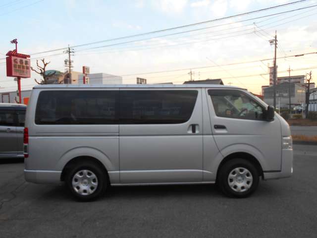 Toyota Hiace Van 4